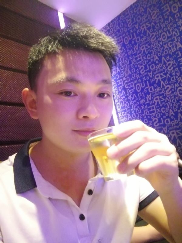 幸福的拥抱的第一张照片--中山中老年相亲网